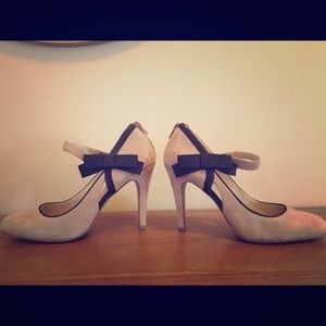 Nine West Suede Pumps with Side Bow
